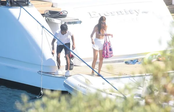 Cici anne Ebru Şallı: Eşi Uğur Akkuş'un kızı ve oğluyla mavi tura çıktı-2