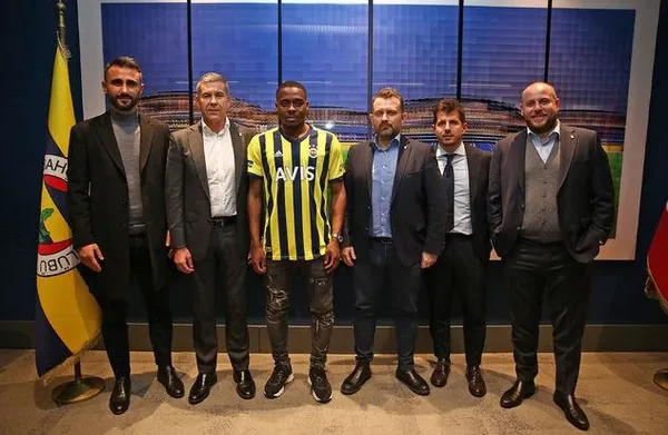 fenerbahce-bright-osayi-samuel-ile-45-yillik-sozlesme-imzaladi-21-numarali-formayi-giyecek-1611775173176.jpeg Fenerbahçe, Bright Osayi-Samuel ile 4,5 yıllık sözleşme imzaladı: 21 numaralı formayı giyecek-4