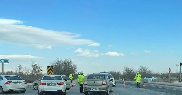 Son dakika: Konya’da kum fırtınası! Yollar trafiğe kapatıldı!