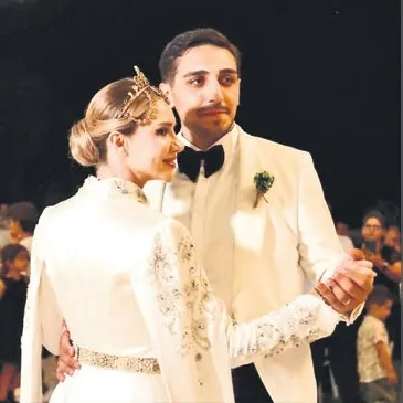 Türk geleneklerine uydu kına da yaktı