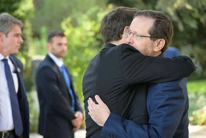 macron-fransiz-diplomatlarin-hedefinde-bir-gun-israil-yanlisi-ertesi-gun-filistin-yanlisi-1700748474634.jpeg Macron Fransız diplomatların hedefinde: Bir gün İsrail yanlısı ertesi gün Filistin yanlısı-3