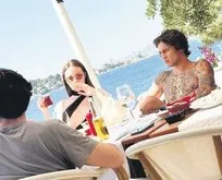 Rapçi Çakal kız arkadaşıyla birlikte teknede görüntülendi!