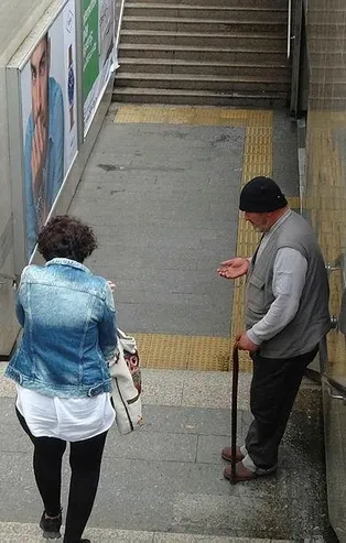 Dilenciye, hanutçuya, parfümcüye, çalgıcıya karşı çözüm Fatih Emniyet'ten geldi: Çare WhatsApp