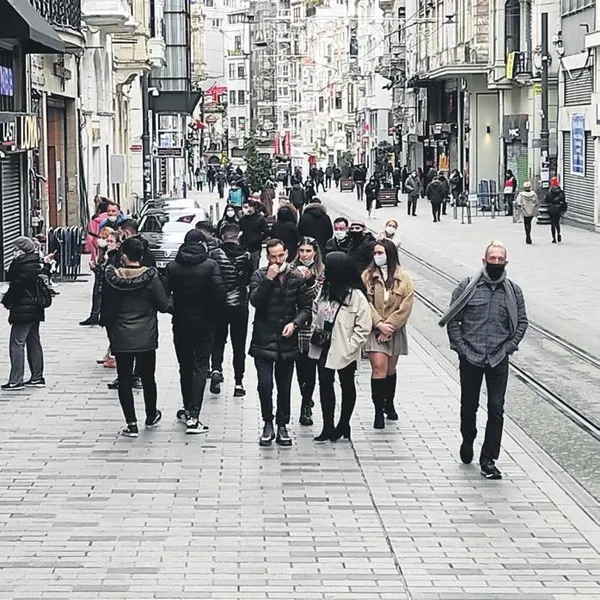56-saatlik-kisitlama-en-cok-turistlere-yaradi-istiklal-caddesine-akin-ettiler-koronavirus-haberleri-1608506970519.jpeg 56 saatlik kısıtlama en çok turistlere yaradı: İstiklal Caddesi'ne akın ettiler | Koronavirüs haberleri-1