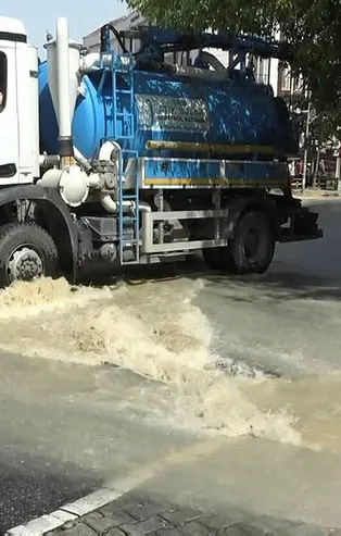 İSKİ bu sefer de Esenyurt'ta boru patlattı! Esnaf isyan etti!