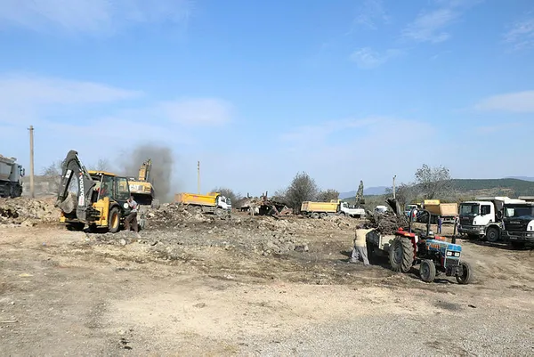 boluda-12-evin-yandigi-koyde-yasayanlar-geceyi-komsularinda-ve-cadirlarda-gecirdi-1603706435292.jpg Bolu'da 12 evin yandığı köyde yaşayanlar geceyi komşularında ve çadırlarda geçirdi-4