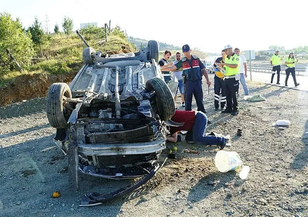 Kastamonu'da kızının düğünü için yola çıkan aile kaza geçirdi: 5 yaralı-5