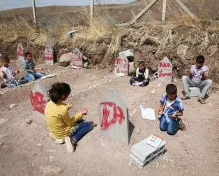 Dürümlü yetimlerinin buruk karne sevinci