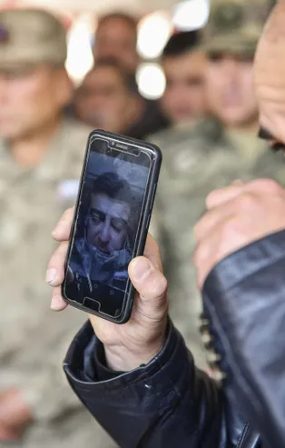 Yürek yakan anlar! Komutanı da izledi