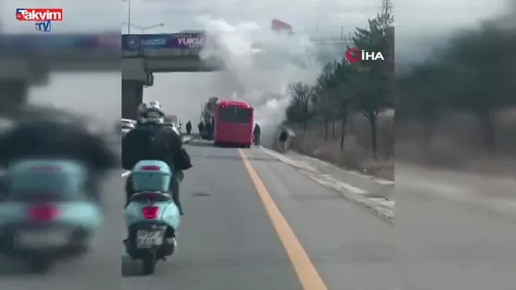 Ankara'da otomobil yangını kamerada