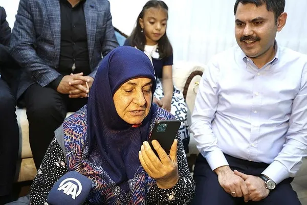 baskan-erdogan-elazigli-depremzede-aileyle-telefonda-gorustu-allah-sizi-basimizdan-eksik-etmesin-hayirli-uzun-omurler-versin-1619811733400.jpeg Başkan Erdoğan, Elazığlı depremzede aileyle telefonda görüştü: "Allah sizi başımızdan eksik etmesin, hayırlı uzun ömürler versin"-1