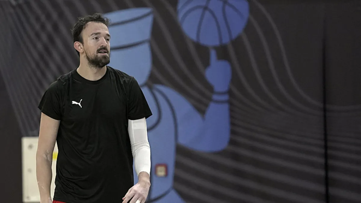 Sertaç Şanlı resmen Dubai Basketbol'da