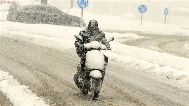 İzmir'de şiddetli fırtına tekneleri devirdi ağaçları söktü! 17 Şubat hava durumu-2