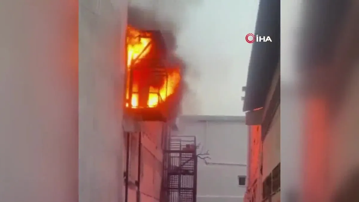 Adana’da mobilya imalathanesinde yangın