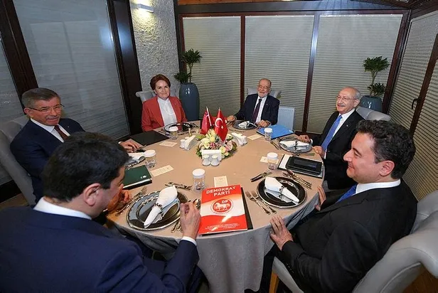 muhalefet-liderlerinden-oturma-krizine-yuvarlak-cozum-hdp-masanin-altinda-mi-1644693210512.jpeg Muhalefet liderlerinden oturma krizine 'yuvarlak' çözüm! HDP'li Mithat Sancar ve Hüda Kaya'dan 'yemekte niye yokuz' sitemi...-3