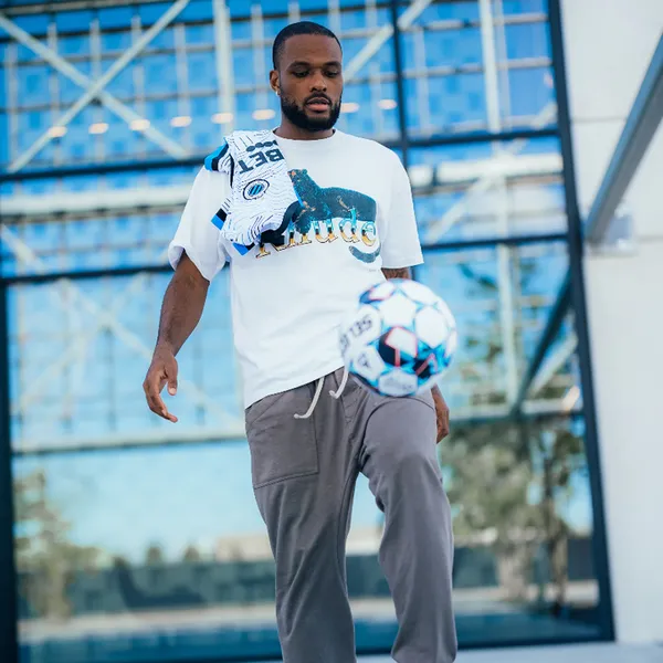 besiktastan-ayrilan-cyle-larinin-yeni-takimi-belli-oldu-1656939240673.jpg Beşiktaş'tan ayrılan Cyle Larin'in yeni takımı belli oldu!-3