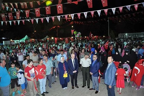 Türkiye Demokrasi Nöbeti'nde meydanları doldurdu-13