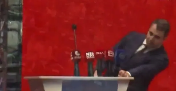 CHP İzmir İl Kongresi'nde tek aday Çağatay Güç kürsüde bayıldı!