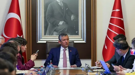 İzmir’deki kooperatif vurgunu mağdurlarından CHP’li Özel’e sert tepki: Yolsuzluklar diz boyu! Hala operasyonlar siyasi diyorsun