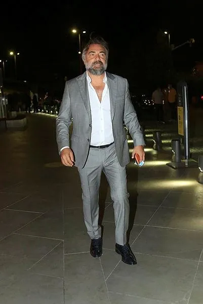 cakirbeylilerin-hircin-cocugu-edhonun-alpaslani-yunus-emre-yildirimer-ters-kose-yapti-yasini-duyan-inanamiyor-1626549774814.jpeg Çakırbeyliler'in en hırçını! EDHO'nun Alpaslan'ı Yunus Emre Yıldırımer hayrete düşürdü! Yaşını duyanın ağzı açık kalıyor-4