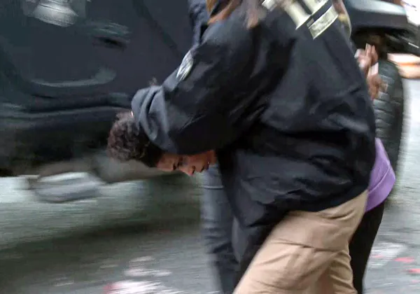 istiklal-caddesinde-kanli-saldiri-bakan-koca-yaralilarin-son-durumunu-paylasti-1668864875945.jpg İstiklal Caddesi'nde kanlı saldırı! Bakan Koca yaralıların son durumunu paylaştı-2