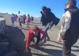 Şırnak İdil’de okul çıkışında akran zorbalığı: Çocuğa darp anları kamerada!