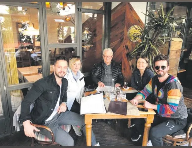 Aslı Enver ile Murat Boz'un aileleri kaynaştı-1