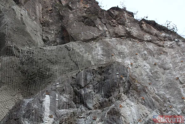 Öğrenciler ölümle burun burunaydı! Rize Ardeşen'de kaya parçalarına karşı çelik ağlar örülüyor - 12
