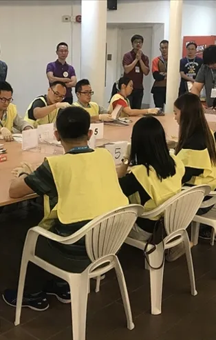 Hong Kong Yasama Meclisi seçimleri için sandık başında