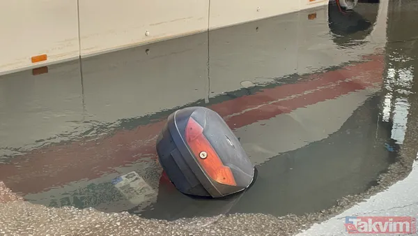 Adana'da su borusu patladı! Asfalt çöktü sokaklar göle döndü - 7