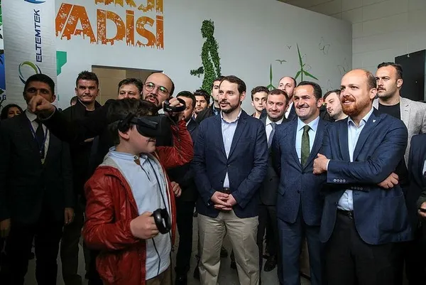 Bakan Albayrak, oğlu ile bilek güreşi yaptı-2