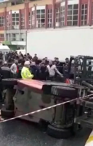 Bayrampaşa'da forklift faicası! Kilolarca yükün altında kaldı