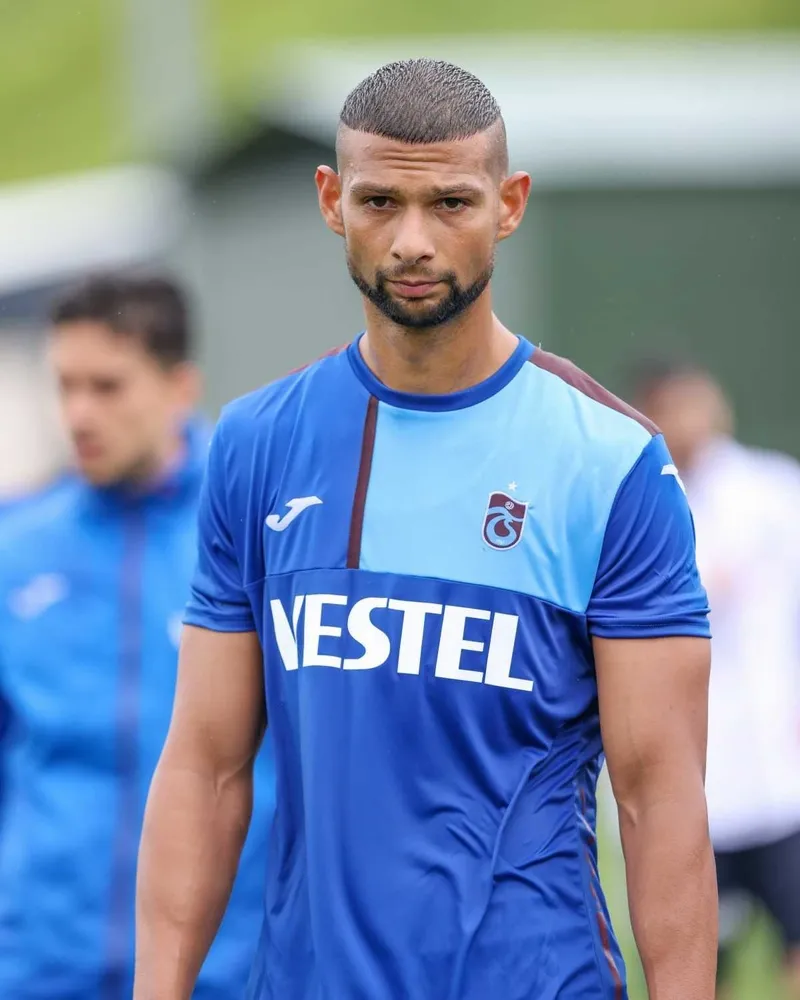 trabzonspor-joaquin-fernandez-ile-yollarini-ayirdi-1721396997976.jpeg