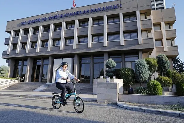 Enerji ve Tabii Kaynaklar Bakanı Fatih Dönmez, Avrupa Hareketlilik Haftası kapsamında pedal çevirdi-1