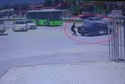 Hatay'da el frenini çekmeyi unuttuğu aracının peşinden koşsa da çaresiz kaldı, o anlar kamerada