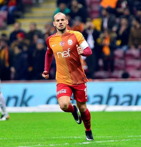 Sneijder gidiyor-1