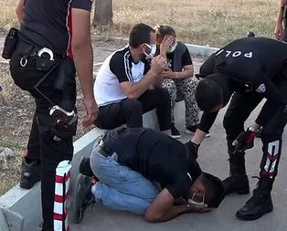 Uyuşturucuyla yakalanınca polisin ayaklarına kapandı!