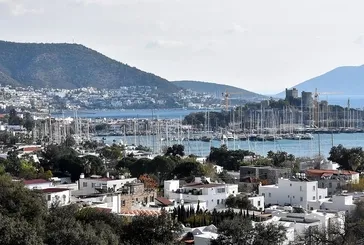 Turizmde fiyatlar yüzde 90 arttı! Bodrum'da esnaf suçu sosyal medyaya attı: 100 TL'ye de lahmacun var