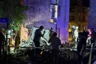 Fatih'te 3 katlı metruk bina çöktü! Enkazda kimse var mı?