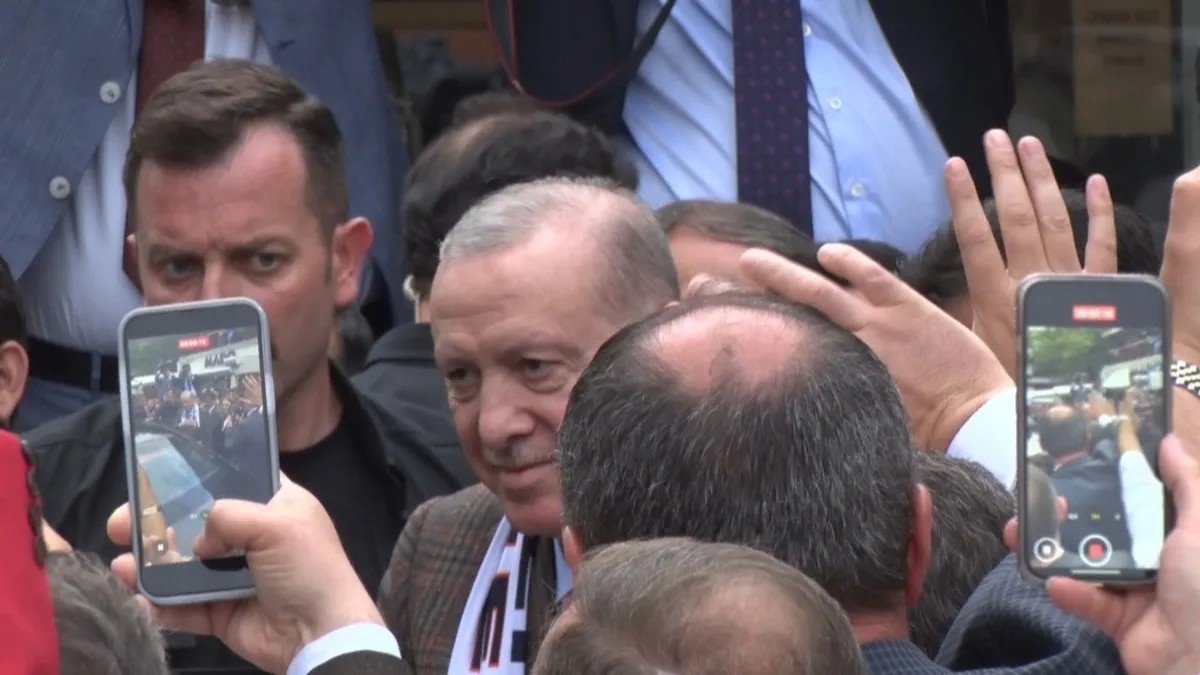 baskan-erdogan-edirnede-vatandaslarla-cay-icti-1781285926636.jpeg Başkan Erdoğan Edirne’de vatandaşlarla çay içti-2