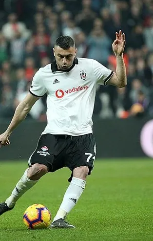 Burak Kartal’ı sırtlıyor