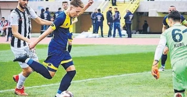 Bucasporlu forvet Barış Sungur listede