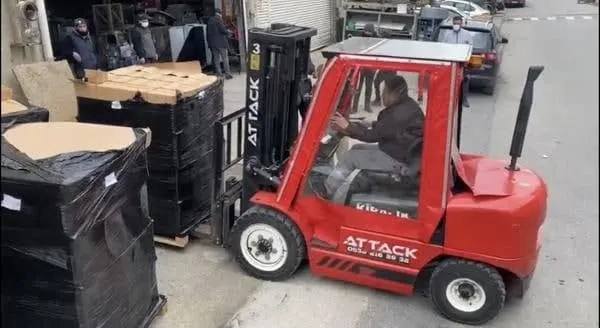 Ümraniye'de TIR'da 2 bin 640 şişe sahte içki yakalandı-3