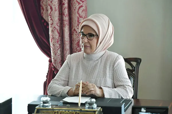 emine-erdogan-yazar-sule-yuksel-senleri-anlatti-1601564842885.jpg