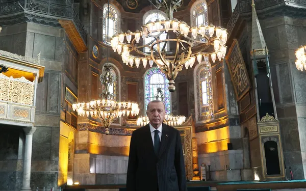 cuma-namazinda-anlamli-detay-bu-kez-ayasofyada-imam-oldu-1607090446377.jpg Ayasofya'da sürpriz konuk! Erdoğan o ismin ardında saf tuttu-4