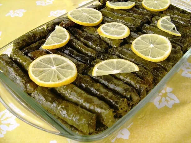 Rüyada sarma yemek neye işarettir? Rüyada sarma yemek ne anlama gelir? Rüyada lahana sarması yemenin anlamı, yorumu nedir?-5