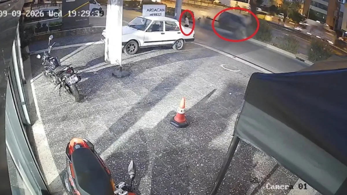 Antalya'da Volkswagen takla attı, motoru yola fırladı