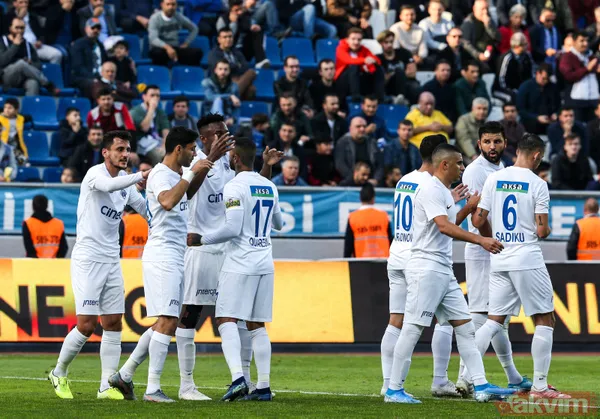 Sergen Yalçın kırmızı kart gördü çileden çıktı! Hakemin üzerine... - 4