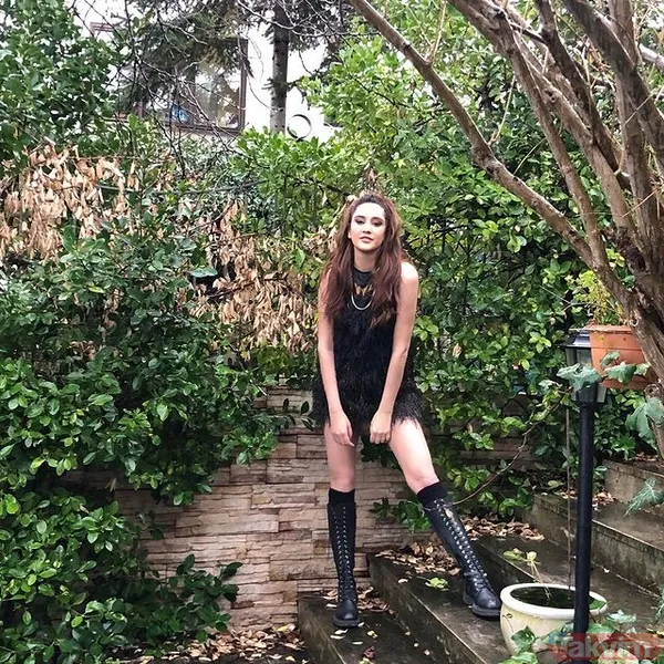 Çok Güzel Hareketler Bunlar'la tanınmıştı! Zeynep Koçak bacak dekoltesiyle olay oldu o paylaşımı gören dönüp bir daha baktı - 4