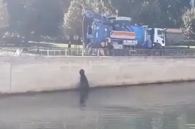 İBB çevreyi böyle kirletiyor! Vatandaş o anları saniye saniye çekti: Atık su Kağıthane deresine döküldü